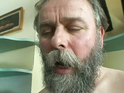 Kalın ganimet ile minik sürtük aktif olarak arkadaşının sert konulu fantazi porn horoz sürmek