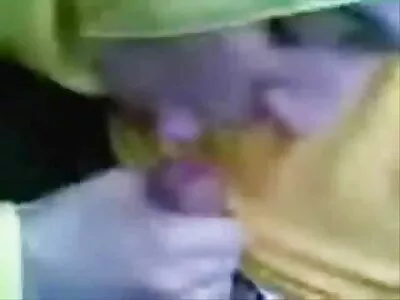 Çarpıcı MILF anal boşluğunu ve işini genişletiyor konulu fantazi porno
