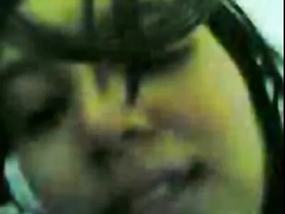 Heyecanlı sarışın karma eğitim olgun sex konulu yapan öğretmenin penisi sayesinde kedi tatmin