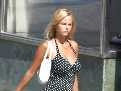 Rocco Siffredi bu genç bebeğin kıçının konulu liseli porn derinliğini test ediyor