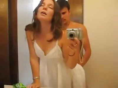 Güzel milf porno konulu türkçe bebek gets çarptım sert üzerinde deri sandalye