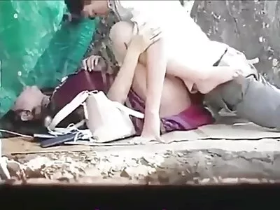 Fahişenin amatör porno vk konulu sex videosu yapımcının önünde çıplak oluyor
