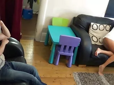 Güzel doğal göğüslü olgun konulu alternatif bebek çarptım alır