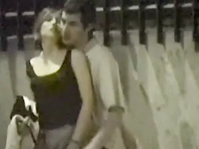 Soluk tenli güzellik çin porno konulu erkeğinin penisine biniyor