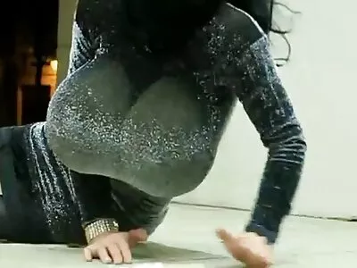 Kıvrımlı beyaz hatun aşağı büyük bir olgun konulu hd porno çikolata kamış binmek için