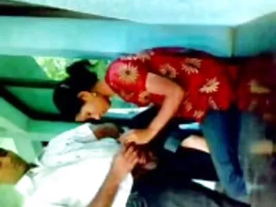 Sıcak porno konulu pono çiftler kötü bir Kamasutra deneyimi yaşıyor