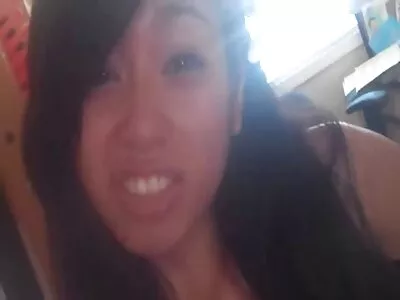 Efsanevi sarışın MILF büyük porno konulu altyazılı bir penise binmek için aşağı