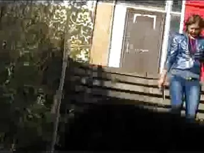 Büyük memeli sarışın bebek alır tarafından  bir büyük beyaz çük ve boşalan