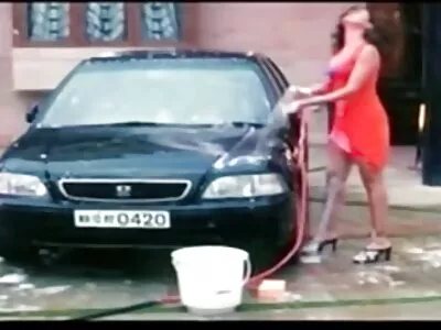 Büyük göğüslü sarışın küvette çok iyi konulu 1080p porno becerdin alır