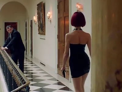 Sürtük sarışın yalamak ve emmek için yatak türkce konuşmalı konulu porno odasına geldi