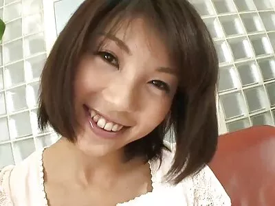 Şehvetli üvey baba bu tatlı görünümlü esmer kız konulu trans porn sikiyor