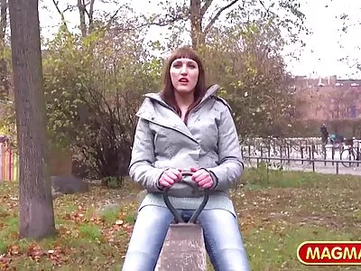 MILF ve üvey kızı porno sex hd konulu bu adamla üç yollu yaşıyor