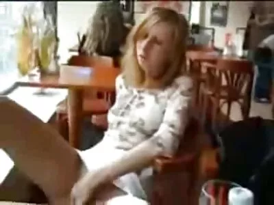 Busty bomba MILF sıcak pornakonulu ve buharlı oral eylemden hoşlanır