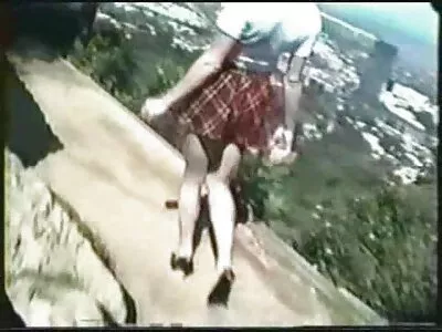 Aşk  stüdyoya geldi ve anında yönetmeni emmeye başladı