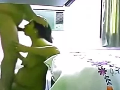 Kaslı damızlık onun sıcak büyük memeli sevgilisi konulu porno seks aşağı iner