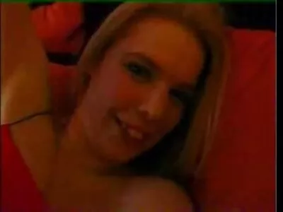 İnce genç kız Lexi bazı kirli lanet için konulu üvey anne porno istekli