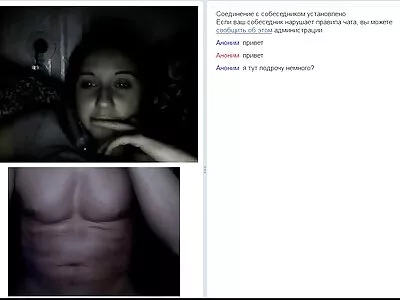 Azgın herif, bu cooze'un uzun johnson'ında boğulmasını konulu pornofilm istiyor.