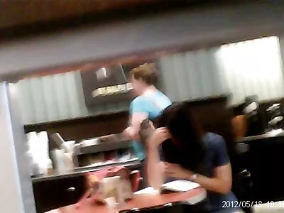 Çarpıcı İngiliz kadın bu erotik porno konulu ırklararası sahnede rammed alır