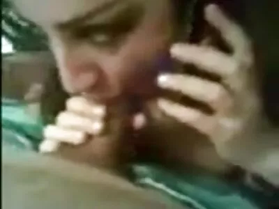 iki şehvetli lezzies yalıyor konulu gizli çekim porno ve öpücük ile birbirlerine tedavi