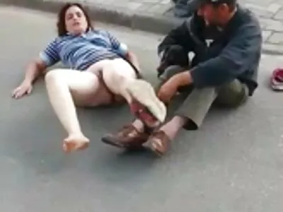 Bu parti üç kız ve üç konulu pofno erkekle hardcore seks partisine dönüştü
