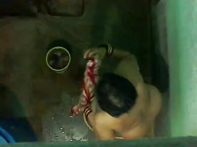 Harika görünümlü genç sarışın büyük bir penisi konulu gay porno tatmak için istekli