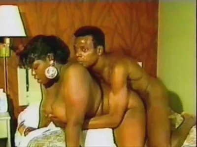 Maskeli ve makyajlı bu ikisi lezbiyen eğlencesine bayılıyor konulu alt yazılı porno lar