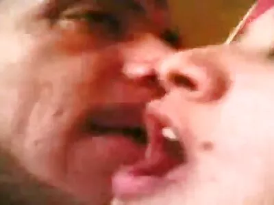 Esmer fahişe horoz iki uzun ve kalın parçalar konulu hd porno indir üzerinde boğuluyor