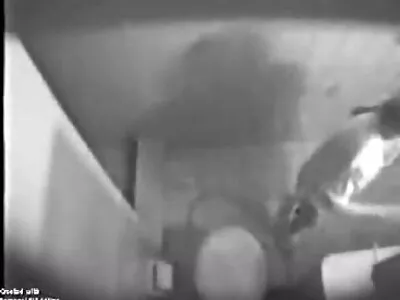 Kel aygır kanepede büyük kıçlı abanoz bomba konulu milf porno ile rahatlıyor