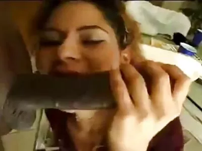 İki bebek birbirini olgun konulu yalarken arkadan sikiyor