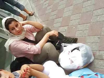 Siyah kadın beyaz konulu lez porno üvey kızı ile kocasının seks izliyor