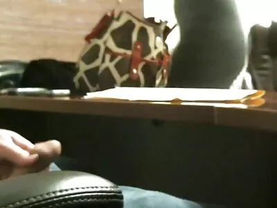 Muhteşem sarışın genç itaatkar esmer aile içi porno konulu ile kanepede rahatlatır
