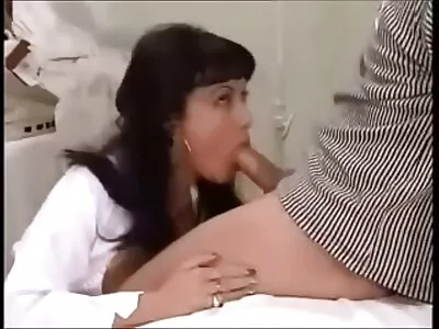 Milf, Rocco ve üvey kızıyla hd konulu brazzers porno bir üçlü seks düzenler