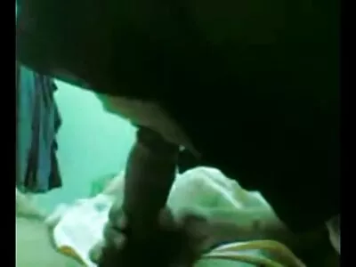 sürtük sarışın seviyor oynama ile kendini ve onun  pembe oyuncak